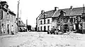 La place centrale du bourg du Sourn au début du XXe&nbsp;siècle (carte postale A. Waron).