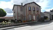 La mairie.