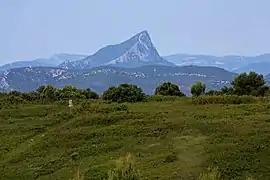 Le pic Saint-Loup vu de Calvisson.
