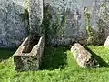 Le sarcophage et son ancien couvercle