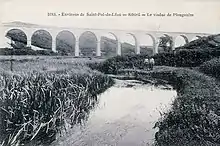 Le viaduc ferroviaire enjambant la vallée du Guillec entre Sibiril et Plougoulm vers 1920 (carte postale Émile Hamonic)