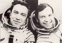 Leonid Popow et Dumitru Prunariu.