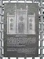 Plaque commémorative pour la synagogue détruite.