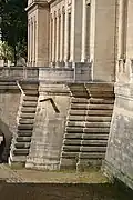 Bossages du pont central de la colonnade
