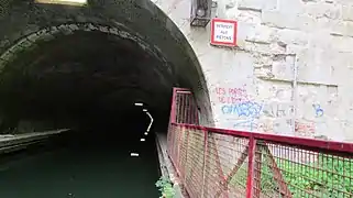 Le souterrain du Troquoy ; on aperçoit son extrémité à 1 086 m du côté de Lehaucourt.