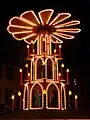 Grande pyramide illuminée sur un marché de Noël dans le Land de Bade-Wurtemberg