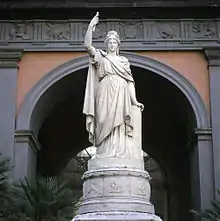 L’Italie avec la couronne de tours et l’étoile