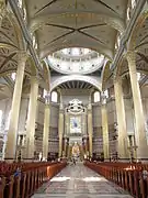 Le maître-autel et l'icône de Notre-Dame de Licheń