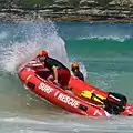 Canot pneumatique des sauveteurs en Australie.