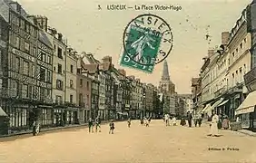 La place Victor-Hugo au début du XXe&nbsp;siècle.