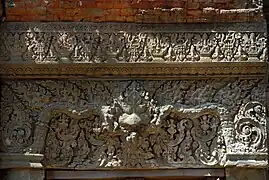 Linteau sculpté.