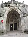 Église, porche XVIe.