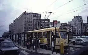 94 Wiener redémarrant de l'arrêt Louise en 1985. 94 direction Herrmann-Debroux à l’arrêt Marie-José