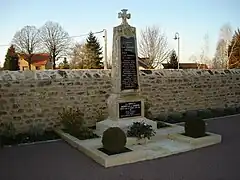 Le monument aux morts en 2012.