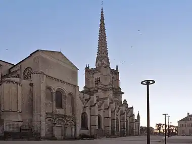 La cathédrale place Richelieu.