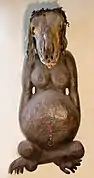1969, La porteuse, assemblage, 130 x 60&nbsp;cm