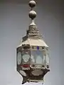 Lustre artisanal en cuivre.