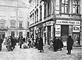 Quartier juif, sq. Zbozhova, rue Lázně, angle rue Bozhnichey, en arrière plan construction de la yeshiva et synagogue Ohr Torah rue Starozakonnaya, avant Pâque 1931