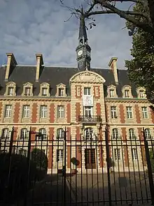 No&nbsp;21 : entrée du lycée Pasteur.