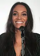 Lyndie Greenwood interprète Jenny Mills