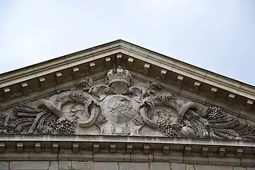 Fronton et tympan