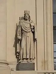 Statue de Childebert Ier ornant la façade de l'Hôtel-Dieu de Lyon par Prost.