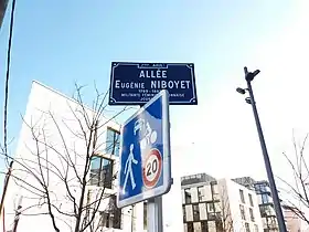 Voir la plaque.