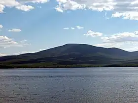 Vue du mont Lyon depuis le lac Chazy.