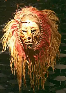 Tête trophée, Nazca. Os, dents, peau, cheveux, fibres, bois, tissu. H. 40 cm. Pérou. 300 AEC -800 EC