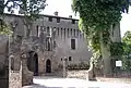 L'entrée du château(XIIIe – XIVe siècles).