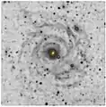Vue du vaste disque externe de Malin 1. La région centrale jaunâtre correspond au disque interne de la galaxie.