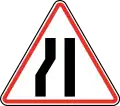 103.3La route se rétrécit à gauche