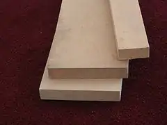 Panneau de fibres à densité moyenne MDF (dit Médium).
