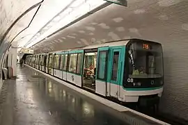 Rame MF88 à quai.