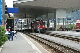 Les quais sous la halle.