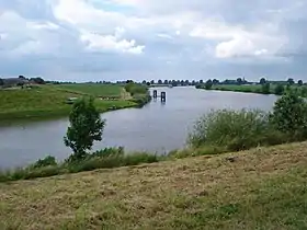 Macharen, le Burgemeester Delenkanaal débute dans un ancien bras de la Meuse.