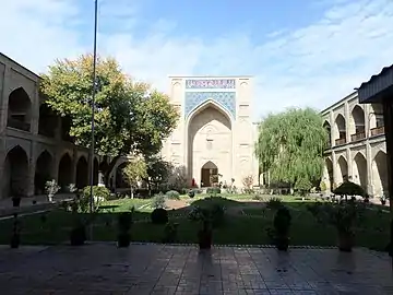Cour intérieure.