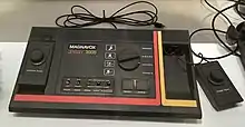 Console de jeu vidéo noire.