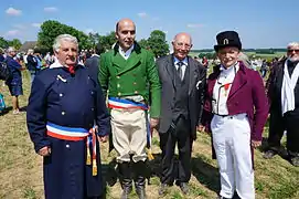 Une reconstitution napoléonienne, en violet Joseph Puzo.