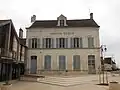 Mairie-école.