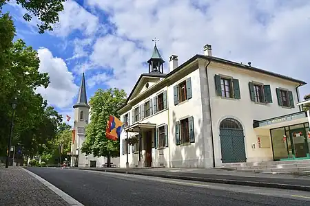 Ancienne école (actuellement la mairie).