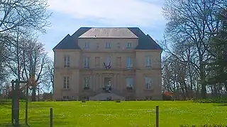 La mairie.