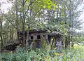 Maison-forte proche de la D27 (entre Saint-Avold et Porcelette).