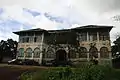 Vue de face de la Maison des célibataires de la Woermann à Bonanjo