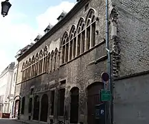 La façade du no&nbsp;22 le no&nbsp;20, détruit, était à droite.