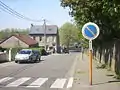 Le bas de la rue