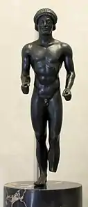 Kouros, début du Ve&nbsp;siècle&nbsp;av. J.-C.