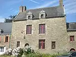 Le manoir de Tréhiguier (XVIIe&nbsp;siècle), situé rue du Port, à proximité du port.