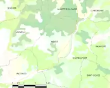 Carte élémentaire montrant les limites de la commune, les communes voisines, les zones de végétation et les routes
