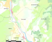 Carte élémentaire montrant les limites de la commune, les communes voisines, les zones de végétation et les routes